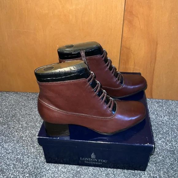 London Fog Leather Zip Up Ankle Boots - Picture 4 of 9